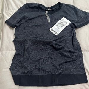Brand new with tags lululemon swift breathe size 6 short sleeve shirt